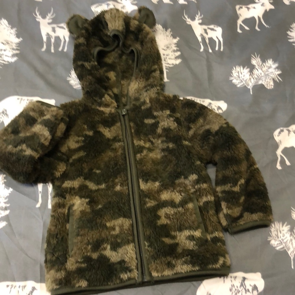 Camo fleece jacket, brand new, cozy